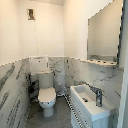 Spacieux 2 Pieces Proche Plage אנטיב